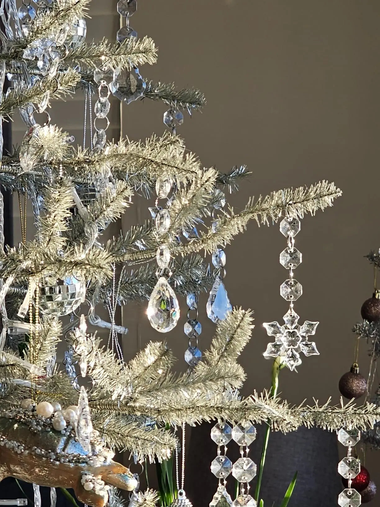 10/20/30 Clear Acrylic Snowflake Ornaments – Crystal Christmas Tree Decorations for Hanging & Holiday Styling (2025 Edition)