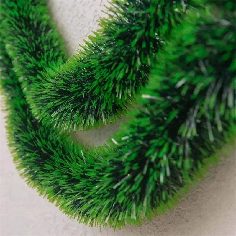 2–60M Green Christmas Tinsel Garland – Weather-Resistant Ribbon with Optional Pinecones, Berries & Lights for Indoor/Outdoor Holiday Décor (2025 Edition)