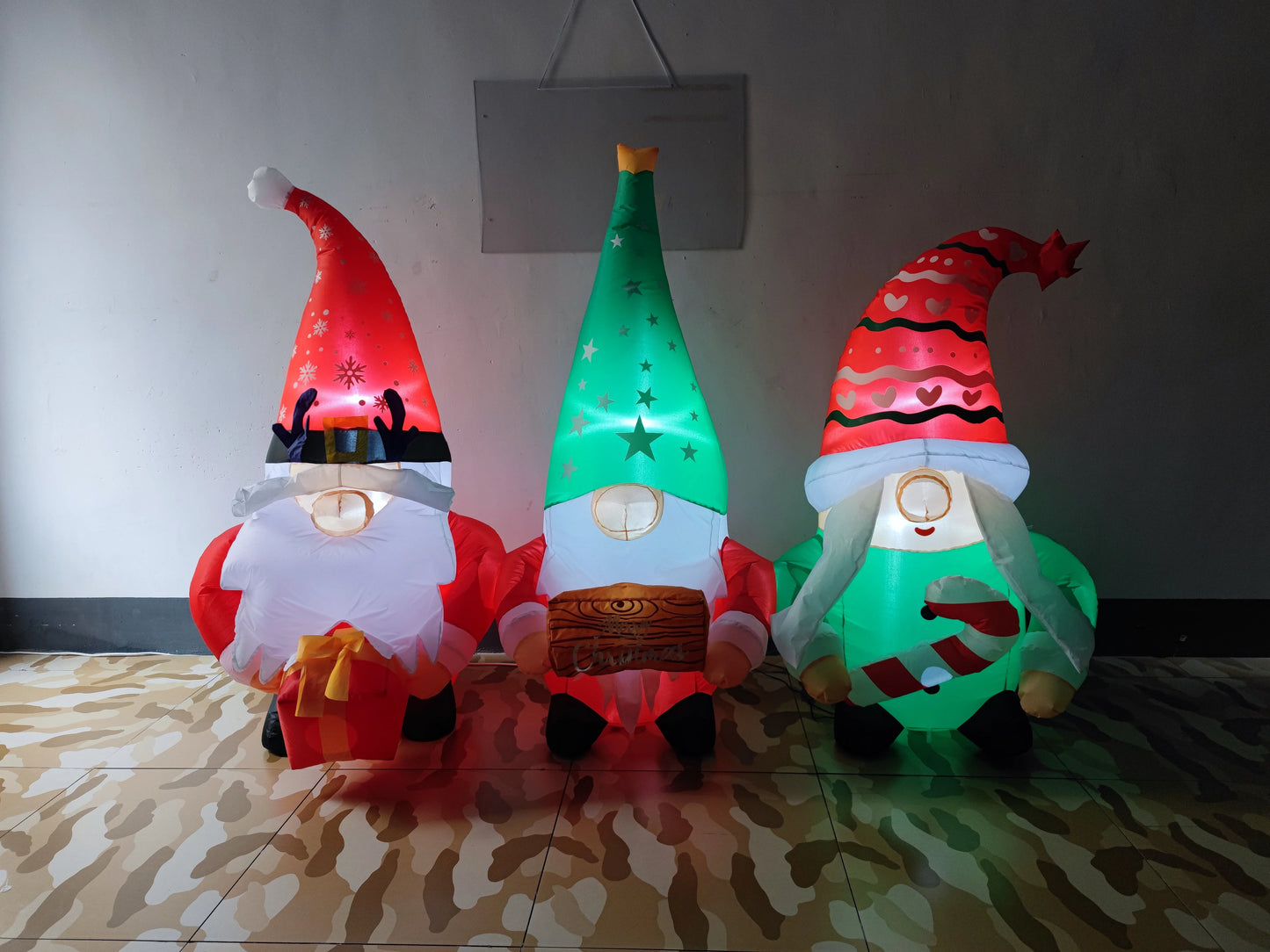 2025 LED Santa Inflatable – Climbing Christmas Decoration for Outdoor Festive Displays